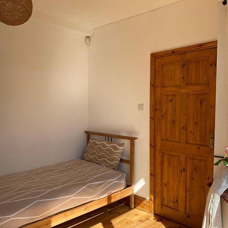 Northolt  Lovely Rooms In West London מראה חיצוני תמונה