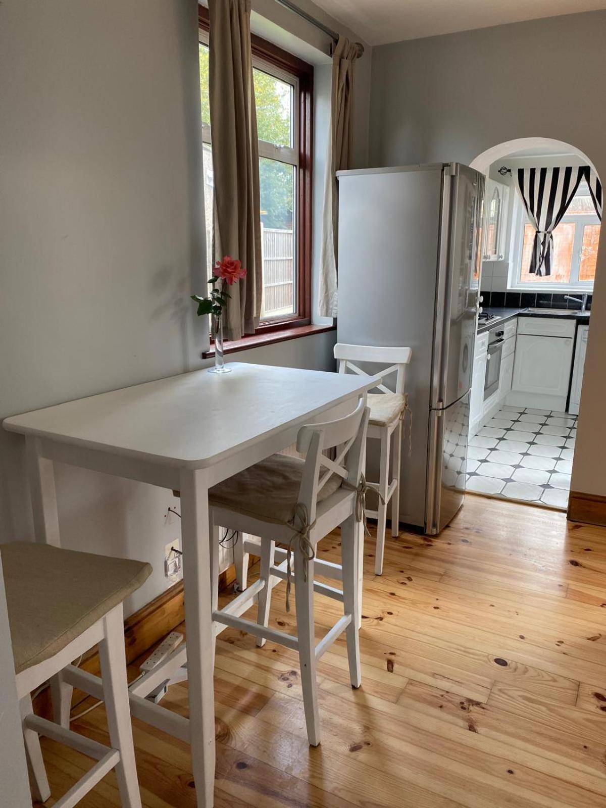 Northolt  Lovely Rooms In West London מראה חיצוני תמונה