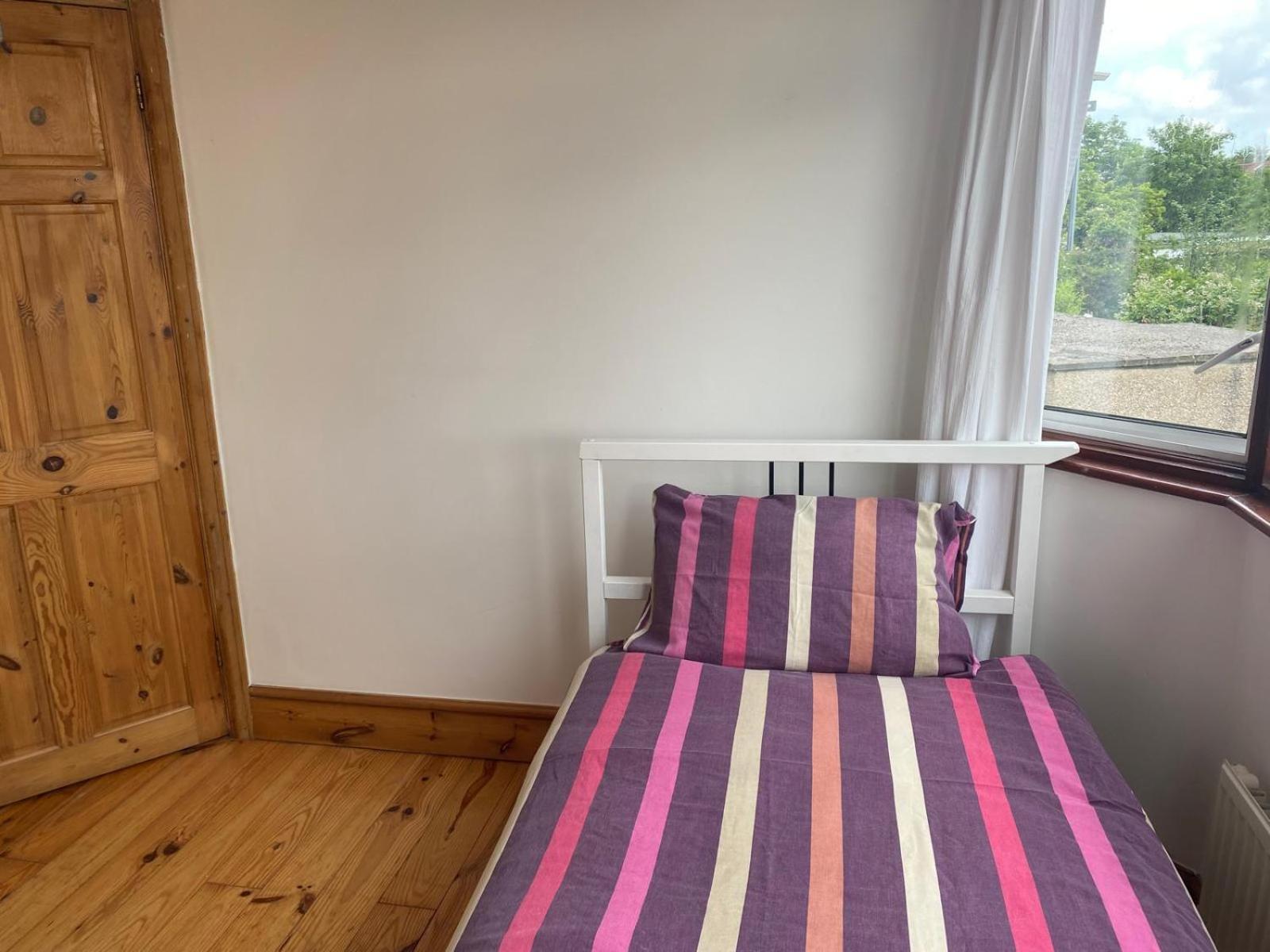 Northolt  Lovely Rooms In West London מראה חיצוני תמונה