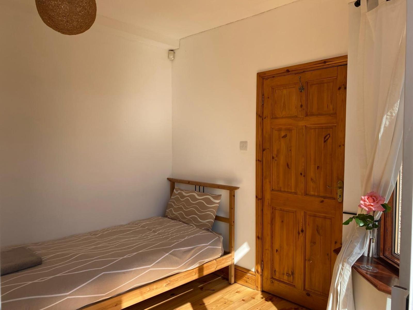 Northolt  Lovely Rooms In West London מראה חיצוני תמונה