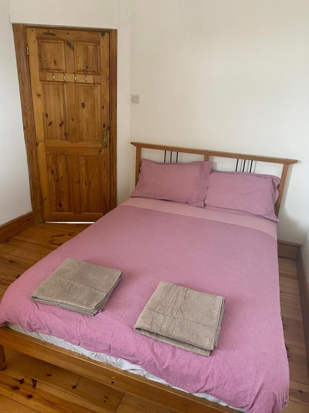 Northolt  Lovely Rooms In West London מראה חיצוני תמונה