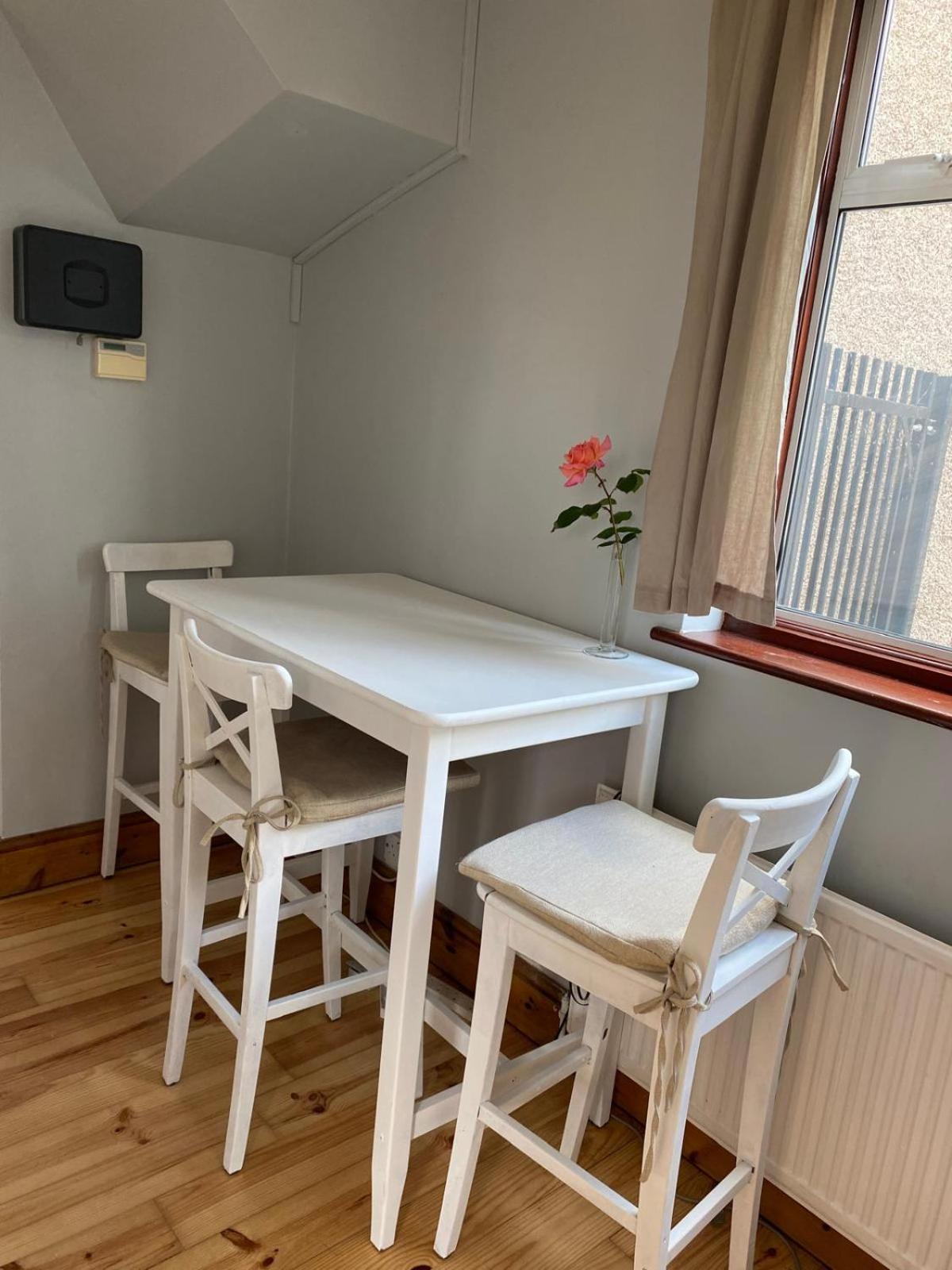 Northolt  Lovely Rooms In West London מראה חיצוני תמונה