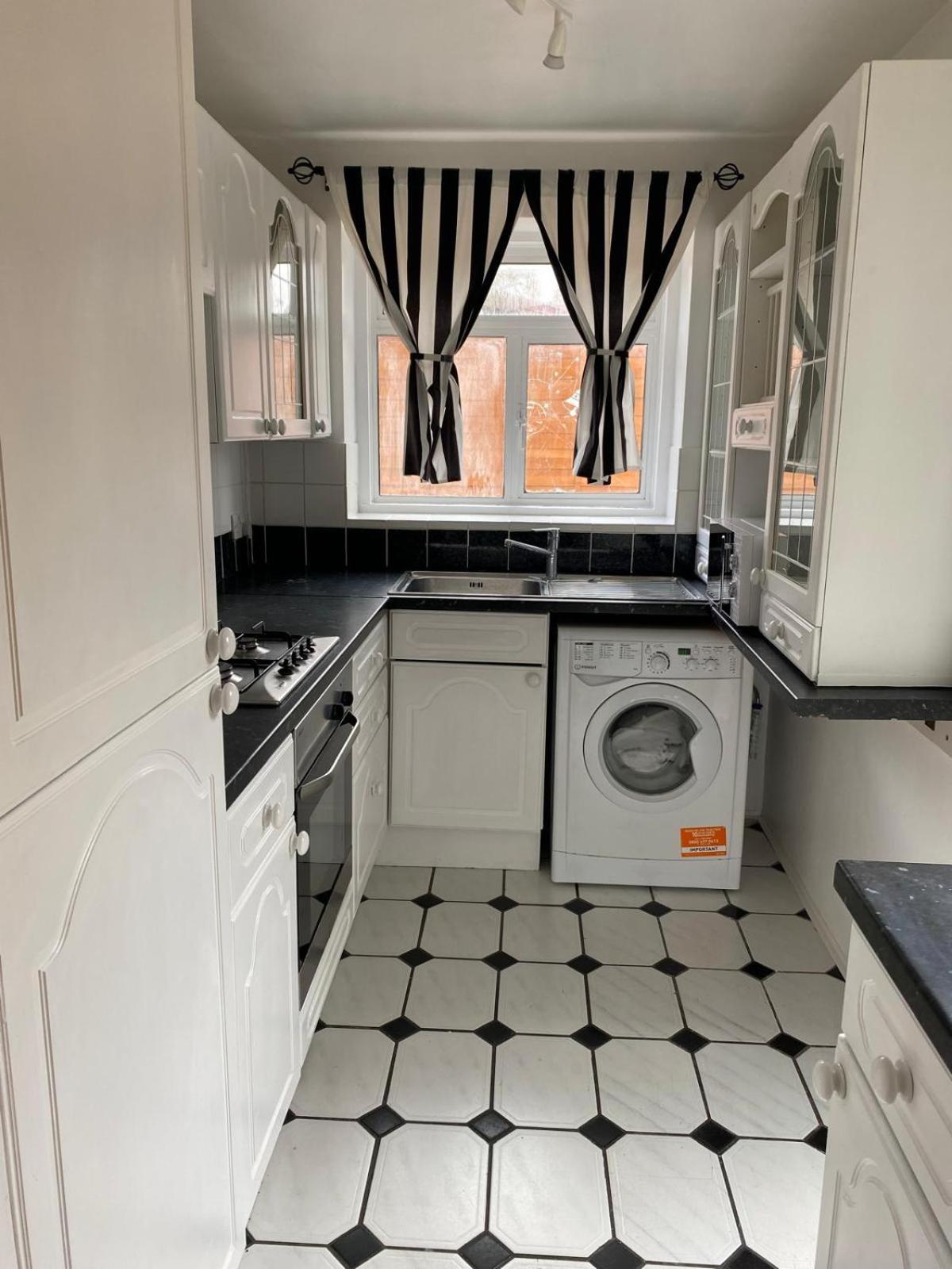 Northolt  Lovely Rooms In West London מראה חיצוני תמונה