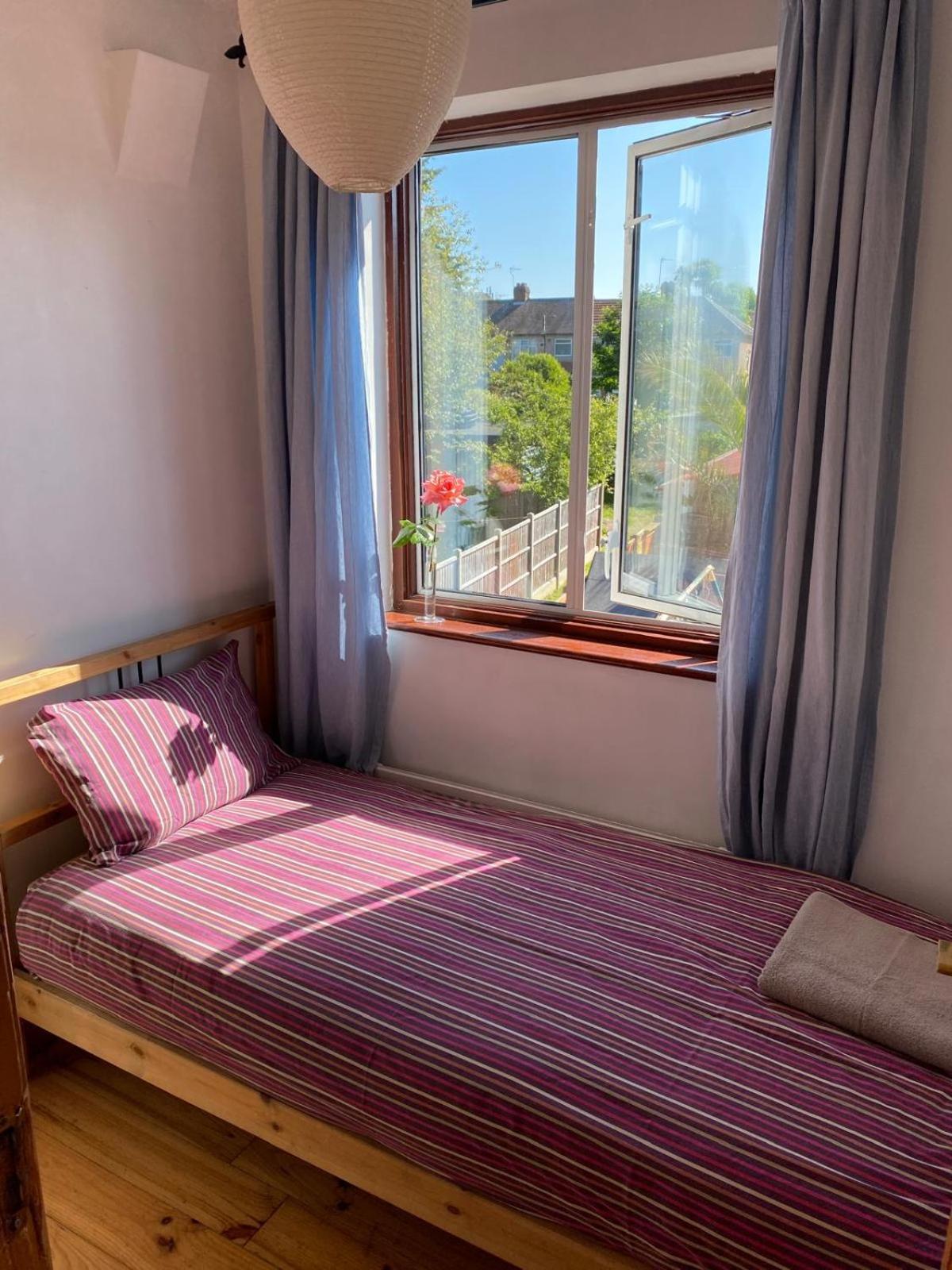 Northolt  Lovely Rooms In West London מראה חיצוני תמונה
