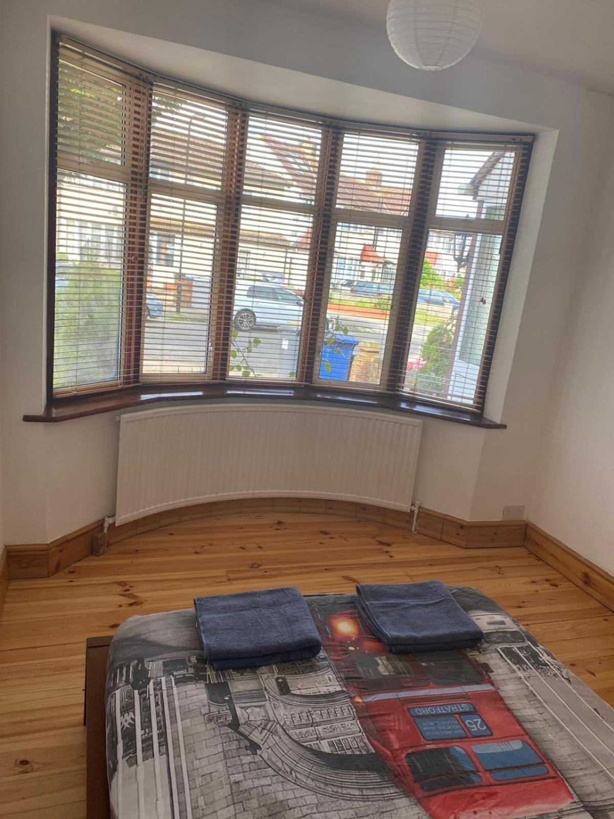 Northolt  Lovely Rooms In West London מראה חיצוני תמונה
