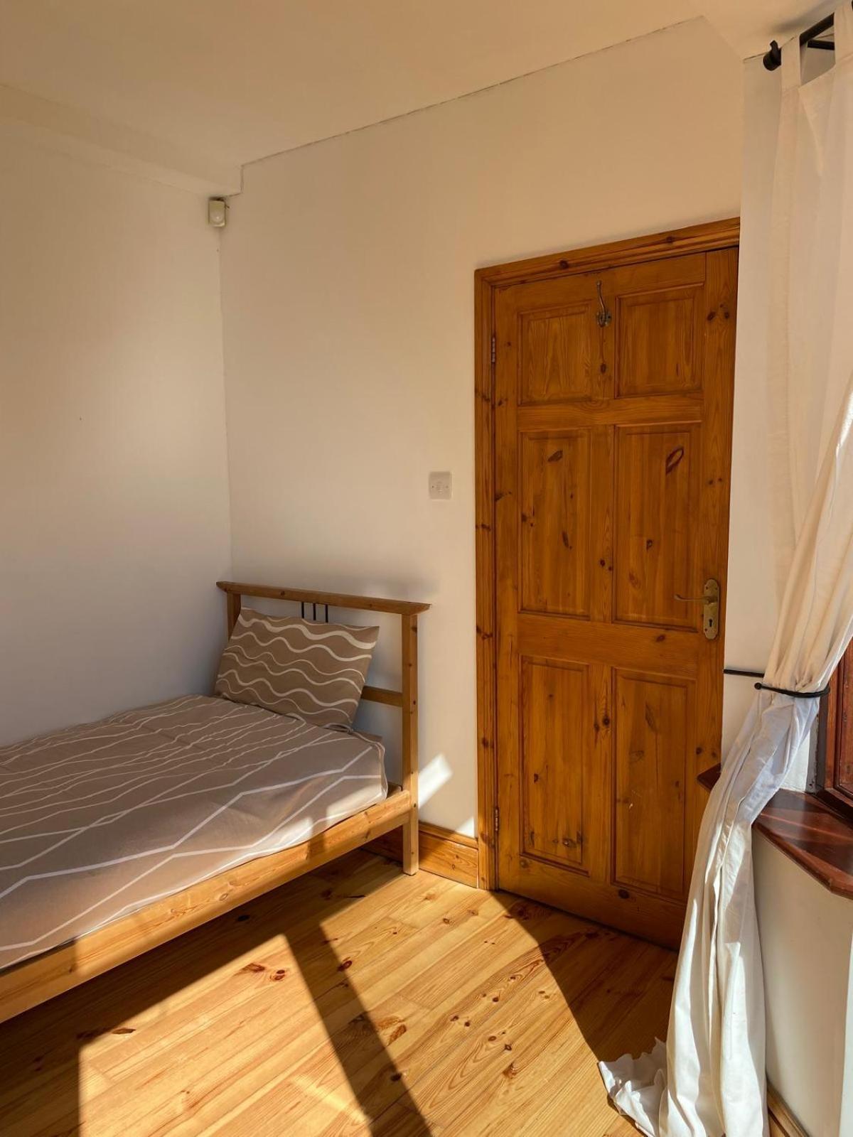 Northolt  Lovely Rooms In West London מראה חיצוני תמונה