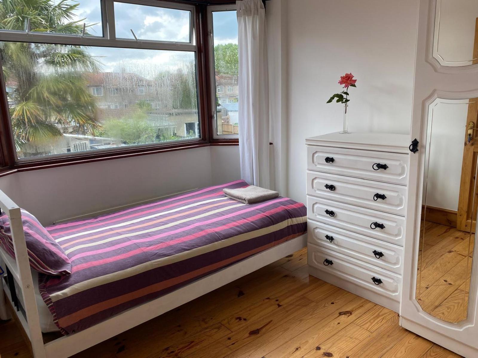 Northolt  Lovely Rooms In West London מראה חיצוני תמונה